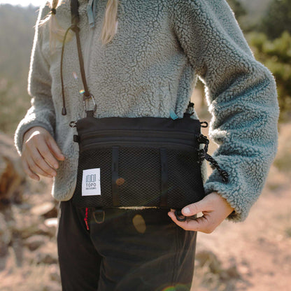 MOUNTAIN ACCESSORY SHOULDER BAG